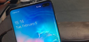 Galaxy S10+ live header