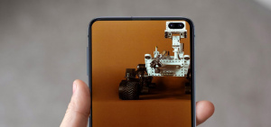 Galaxy S10 punch hole wallpaper header